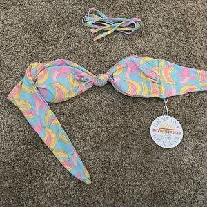 Ana’s banana knot top